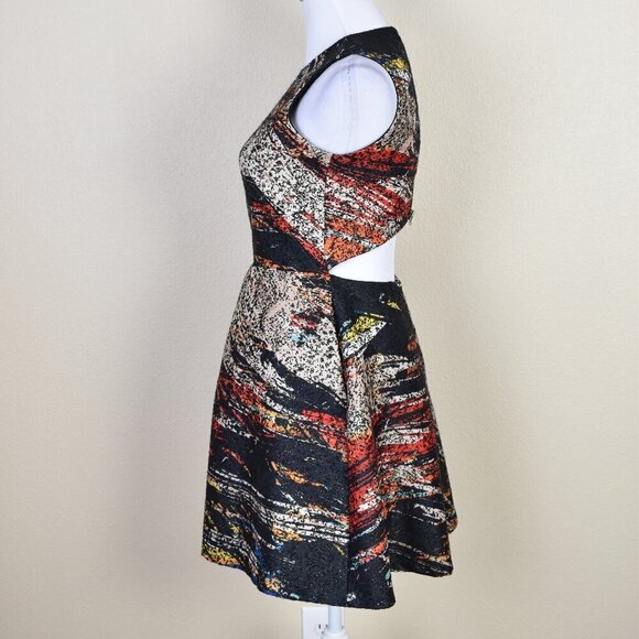 Hunter Bell Stevie Printed Cutout Shimmer Dress - 0 - Picture 4 of 10